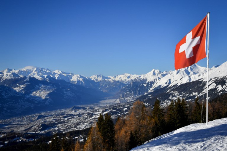 Suisse : "plusieurs personnes" ensevelies dans une avalanche à Crans-Montana Suisse : "plusieurs personnes" ensevelies dans une avalanche à Crans-Montana