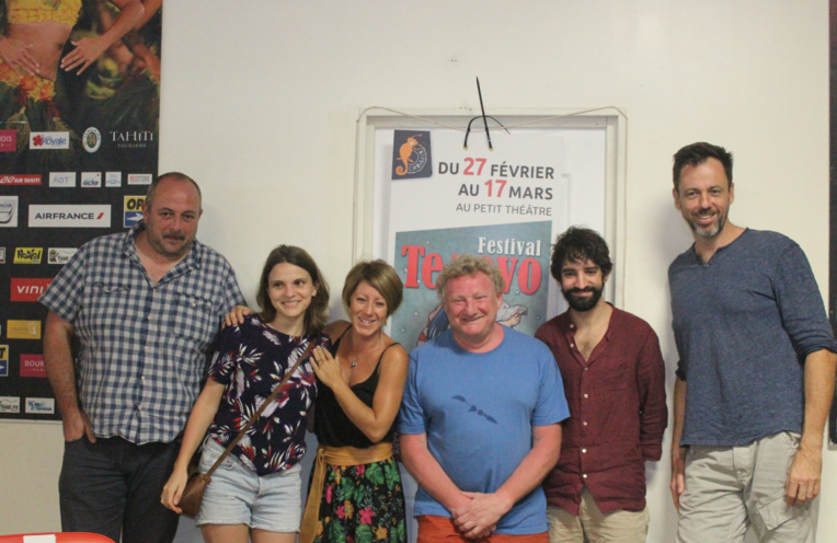 L'équipe de la compagnie du Caméléon et du spectacle Laïka. L'équipe de la compagnie du Caméléon et du spectacle Laïka.