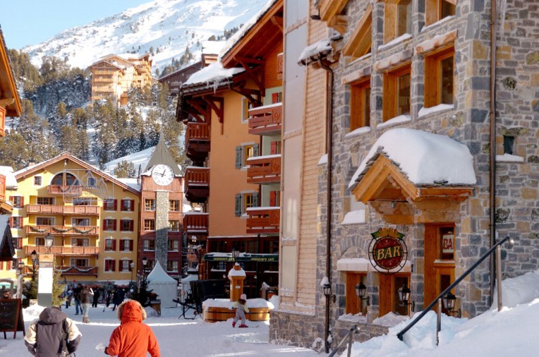 Trois départs de feu dans des immeubles aux Arcs, 440 personnes brièvement évacuées Trois départs de feu dans des immeubles aux Arcs, 440 personnes brièvement évacuées