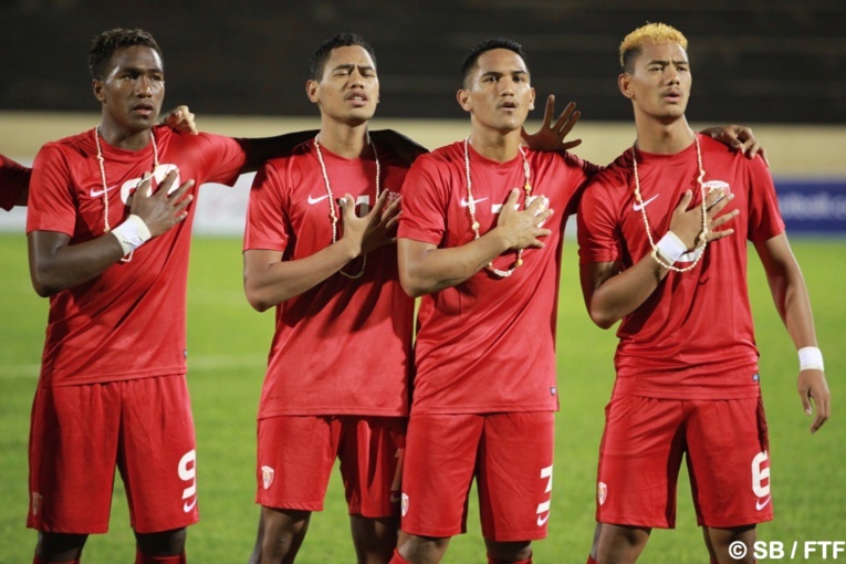 Terai Brémond, à droite, porte le n°6 en sélection de Tahiti. Terai Brémond, à droite, porte le n°6 en sélection de Tahiti.