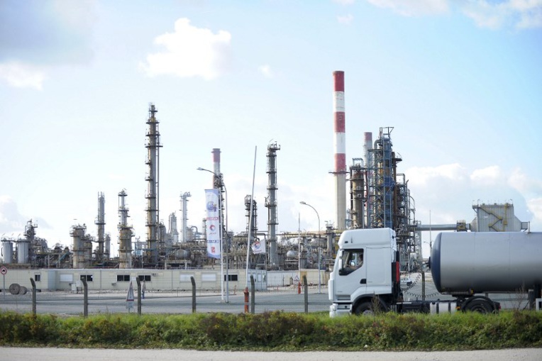 Fuite de pétrole en Ile-de-France: la raffinerie de Grandpuits arrêtée "plusieurs semaines" par Total Fuite de pétrole en Ile-de-France: la raffinerie de Grandpuits arrêtée "plusieurs semaines" par Total