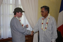 Oscar Temaru reçoit le touriste irlandais agressé le 3 juillet à Papeete