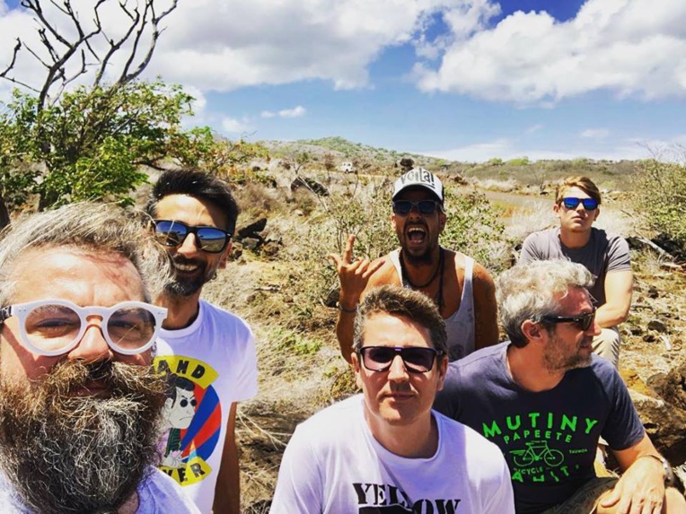 Rod, Thom, Mano, Tox, César et Laurent.