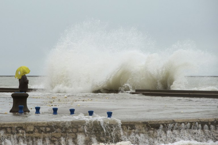 Tempête Freya: 33 départements en vigilance orange, des foyers privés d'électricité