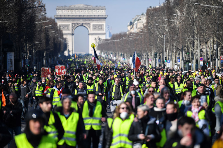 "Gilets jaunes": mobilisation en repli, avant un mois crucial pour le mouvement "Gilets jaunes": mobilisation en repli, avant un mois crucial pour le mouvement