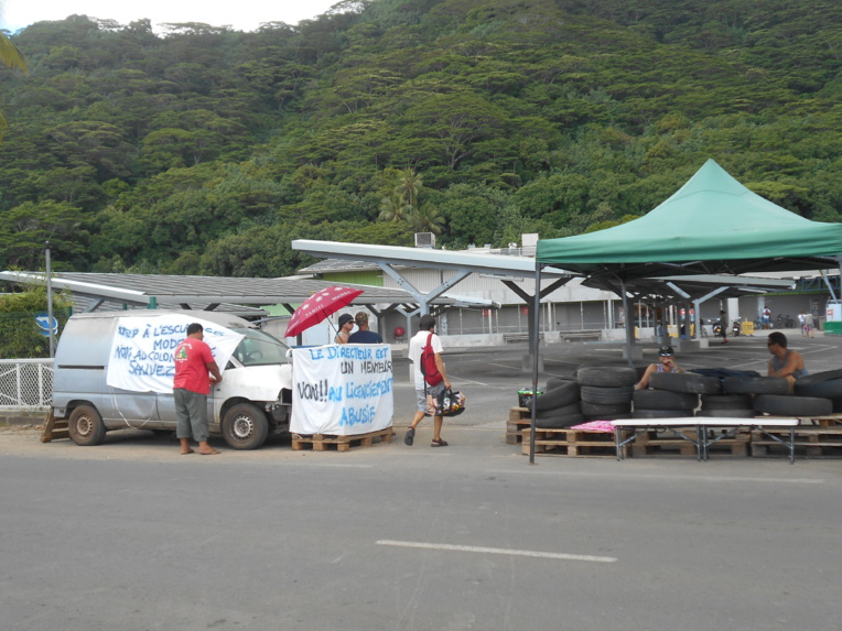 Un barrage filtrant à l'entrée de Champion Toa Moorea
