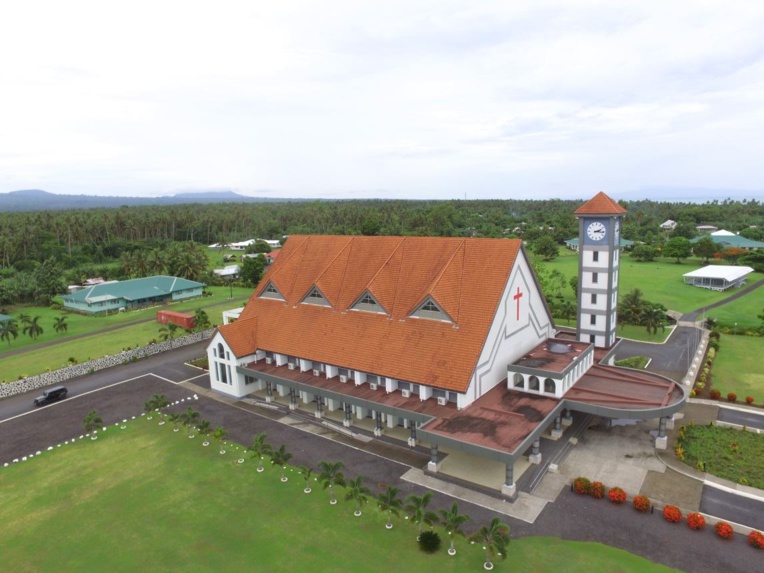 Le fare amuiraa font partie d'un complexe religieux méthodiste Le fare amuiraa font partie d'un complexe religieux méthodiste