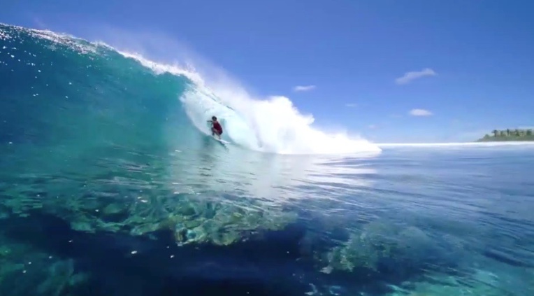 Avatoru, une vague de récif creuse et rapide Avatoru, une vague de récif creuse et rapide