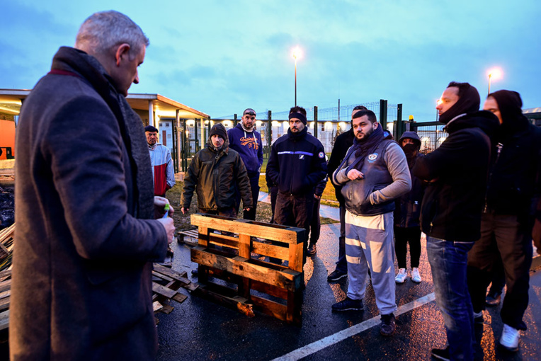 Les surveillants de prison maintiennent la pression deux jours après l'agression de Condé