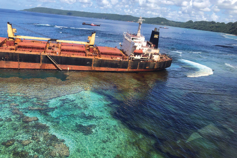 Marée noire aux Salomon: le propriétaire du bateau présente ses excuses