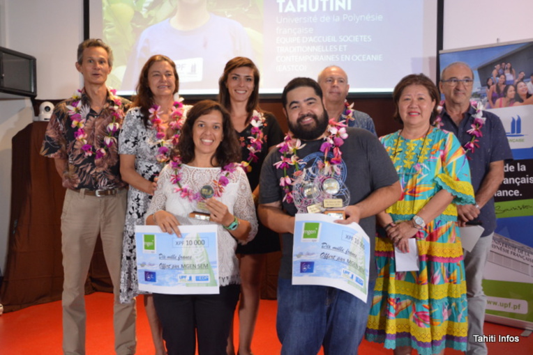 Les deux lauréats et le jury de Ma thèse en 180 secondes. Les deux lauréats et le jury de Ma thèse en 180 secondes.