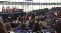 Le haka des élèves de Papara au Parlement européen Le haka des élèves de Papara au Parlement européen