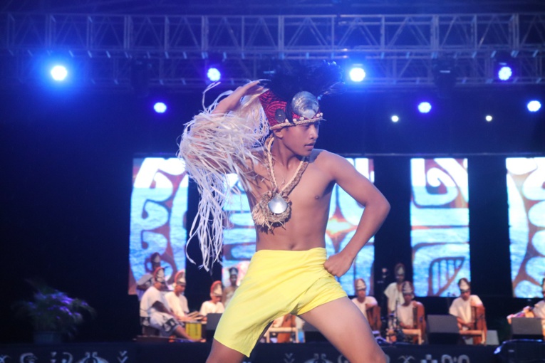 Stellio Teura du collège de Faaroa décroche le titre de meilleur danseur. Stellio Teura du collège de Faaroa décroche le titre de meilleur danseur.