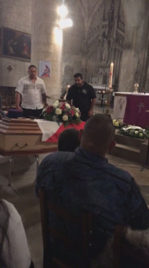 L'hommage polynésien des proches de Xavier Ufa