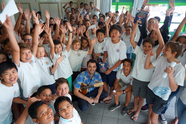 Une mandoline charme 90 collégiens de Tipaerui
