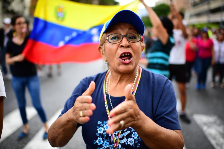 Après la panne: le Venezuela sort de l'ombre, pas du chaos