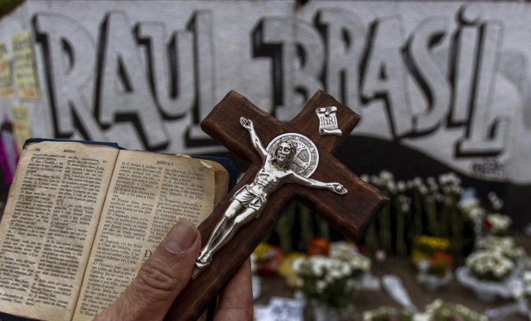 Tirs dans un collège au Brésil: 8 morts dans une attaque d'anciens élèves