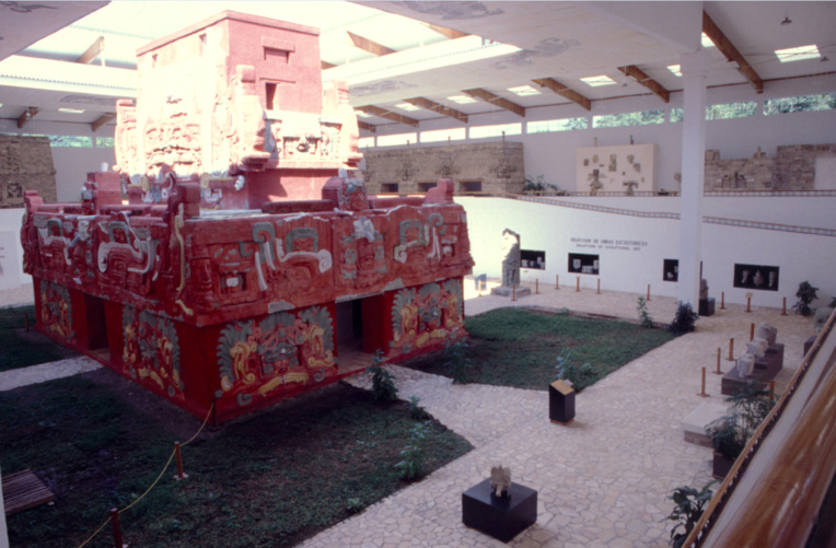 L’extraordinaire temple maya reconstitué, grandeur nature, dans le musée jouxtant les ruines de la ville. Un chef d’œuvre.
