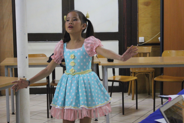 Découvrez l’univers magique de Scoubidou, "la poupée qui sait tout"