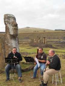 3 clarinettistes de Papeete au pays des Moai