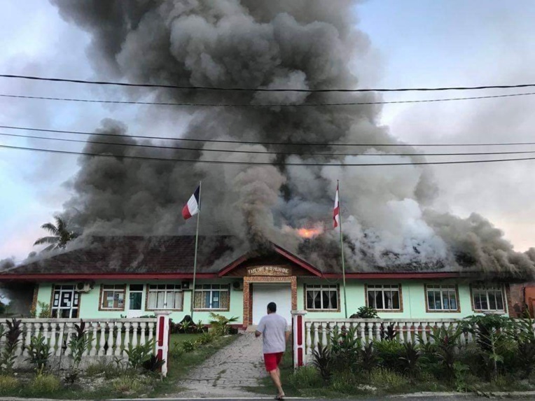La mairie de Huahine partie en fumée
