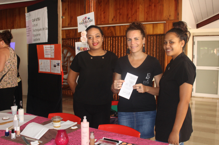 L'équipe du Bac pro Esthétique, cosmétique, parfumerie du lycée polyvalent de Saint-Joseph. L'équipe du Bac pro Esthétique, cosmétique, parfumerie du lycée polyvalent de Saint-Joseph.