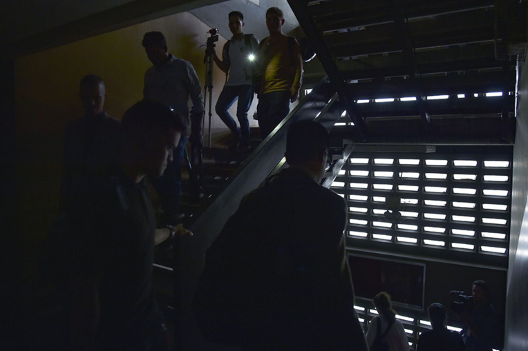 Le Venezuela de nouveau dans le noir, le gouvernement dénonce une "attaque" Le Venezuela de nouveau dans le noir, le gouvernement dénonce une "attaque"