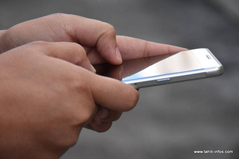 Interdiction des téléphones portables à l'école : la proposition de loi soutenue par la majorité Interdiction des téléphones portables à l'école : la proposition de loi soutenue par la majorité