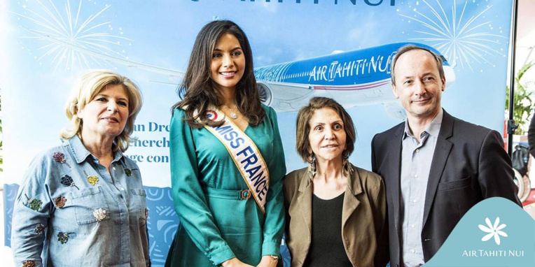 ATN: Premier vol Paris/ Papeete du Tahitian Dreamliner, les passagers accueillis pas Vaimalama Chaves ATN: Premier vol Paris/ Papeete du Tahitian Dreamliner, les passagers accueillis pas Vaimalama Chaves