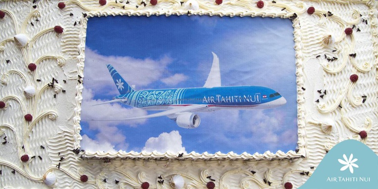 ATN: Premier vol Paris/ Papeete du Tahitian Dreamliner, les passagers accueillis pas Vaimalama Chaves
