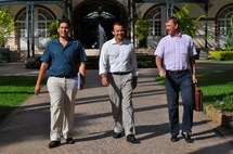 Steeve Hamblin et ses collaborateurs du ministère du tourisme, en mars 2011