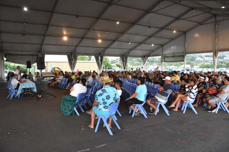 Lors du meeting du Tavini Huiraatira, samedi soir à Orovini. Lors du meeting du Tavini Huiraatira, samedi soir à Orovini.