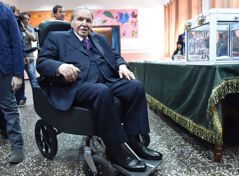 Algérie: Bouteflika va démissionner avant le 28 avril Algérie: Bouteflika va démissionner avant le 28 avril