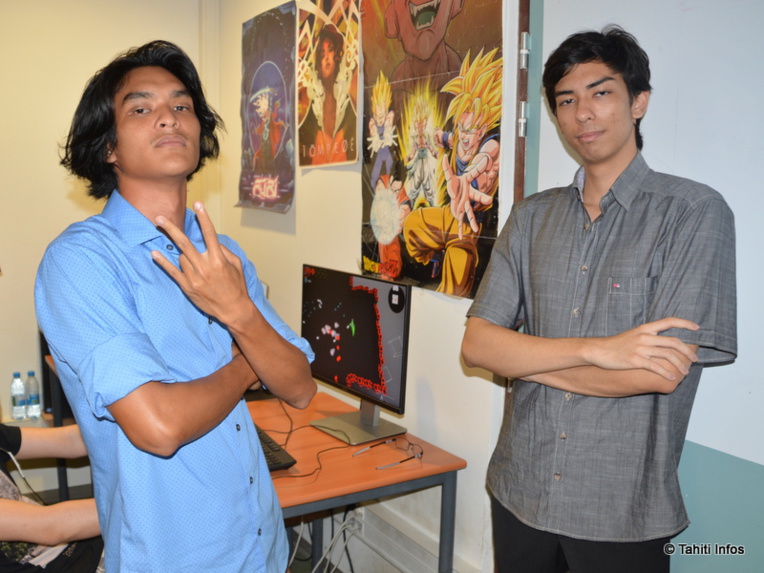 Kenny Bissol et Michael Meyer, membres de l'équipe qui a créé le jeu Bullet Hack Kenny Bissol et Michael Meyer, membres de l'équipe qui a créé le jeu Bullet Hack