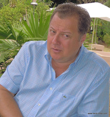 Bruno Sandras en déplacement à Nouméa, puis en métropole