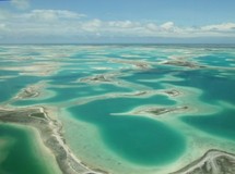 Des habitants des îles Kiribati, des atolls et une île corallienne situés dans le Pacifique Sud, ont déjà dû quitter leurs habitations en raison de la montée des eaux de la mer.