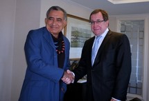 Oscar Temaru et Murray McCully à l'issue de leur rencontre