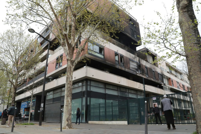 Paris: un violent incendie détruit en partie un immeuble sans faire de victimes Paris: un violent incendie détruit en partie un immeuble sans faire de victimes