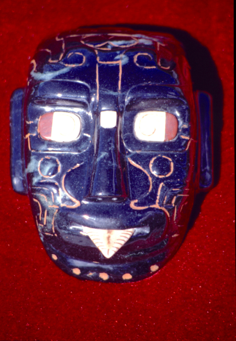 Masque de Rio Azul, Peten (Mexique).