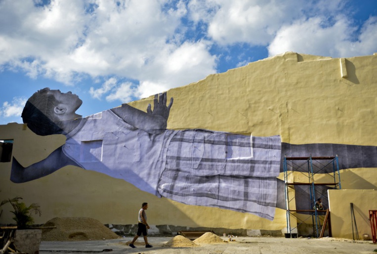 La Havane épiée par un enfant géant, nouveau fait d'armes de l'artiste JR