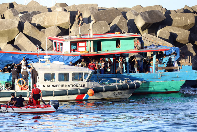 France: un navire de 120 migrants intercepté à La Réunion
