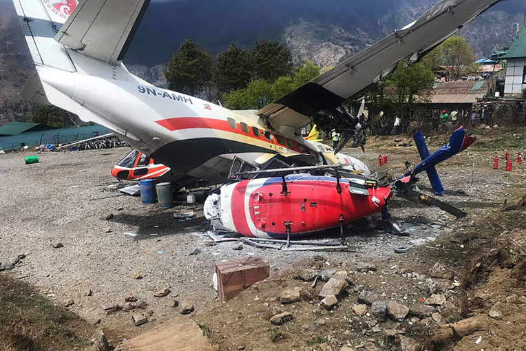 Népal: trois morts dans un accident d'avion près de l'Everest