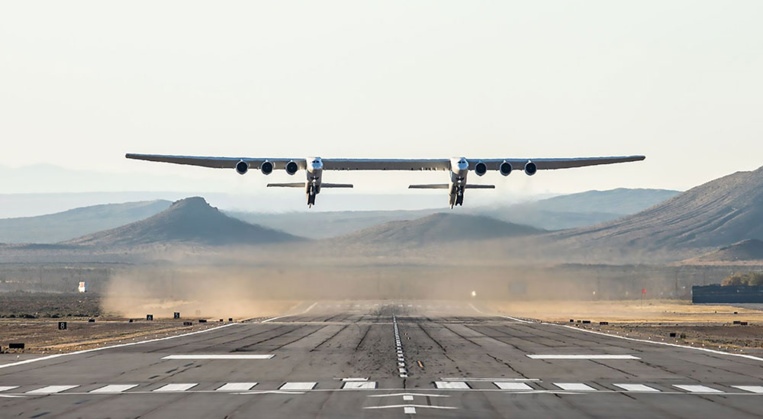 Premier vol aux Etats-Unis du Stratolaunch, le plus grand avion du monde Premier vol aux Etats-Unis du Stratolaunch, le plus grand avion du monde