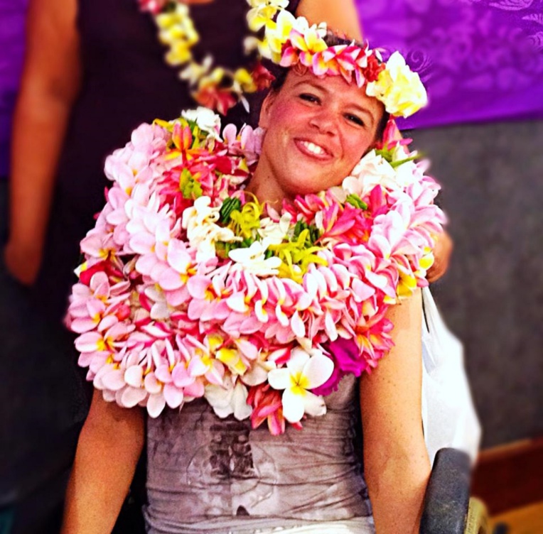 « La Polynésie est un paradis sur terre où manque la richesse de la différence », souligne Nathalie Salmon. « Elle doit apprendre à faire de son peuple, un seul peuple ; chacun avec ses différences. » « La Polynésie est un paradis sur terre où manque la richesse de la différence », souligne Nathalie Salmon. « Elle doit apprendre à faire de son peuple, un seul peuple ; chacun avec ses différences. »