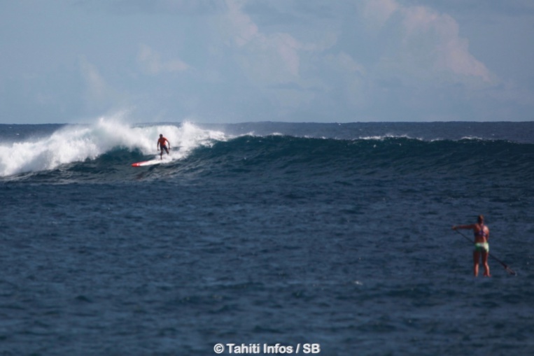 Georges Cronsteadt a pu prendre une vague au large, au "Maoti" Georges Cronsteadt a pu prendre une vague au large, au "Maoti"