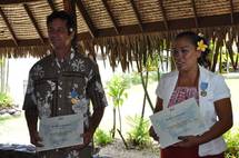 Remise de la médaille de bronze du tourisme à Ghislaine Mahotu et Hiro Damide