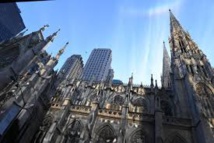 Un homme arrêté à la cathédrale de New York avec des bidons d'essence Un homme arrêté à la cathédrale de New York avec des bidons d'essence