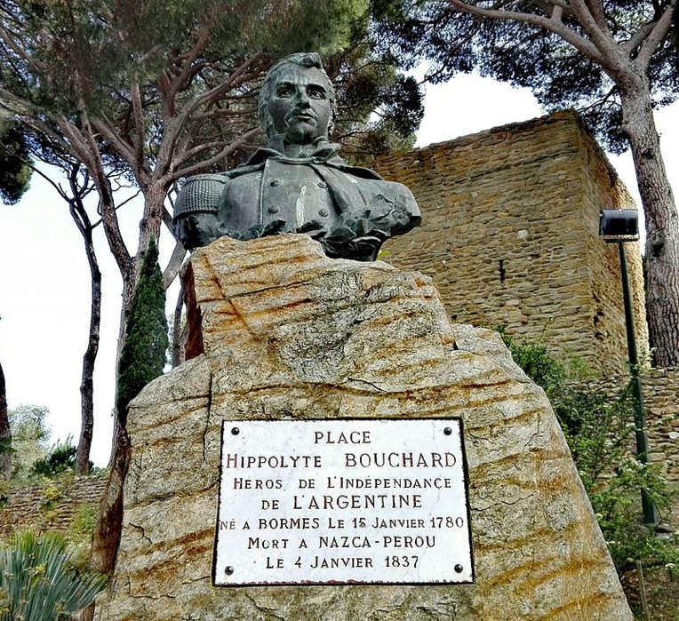 A Bormes-les-Mimosas, une stèle rappelle l’enfant du pays, modeste pêcheur dans sa jeunesse, devenu héros national en Argentine et au Pérou. On commémore son souvenir chaque 9 juillet. A Bormes-les-Mimosas, une stèle rappelle l’enfant du pays, modeste pêcheur dans sa jeunesse, devenu héros national en Argentine et au Pérou. On commémore son souvenir chaque 9 juillet.