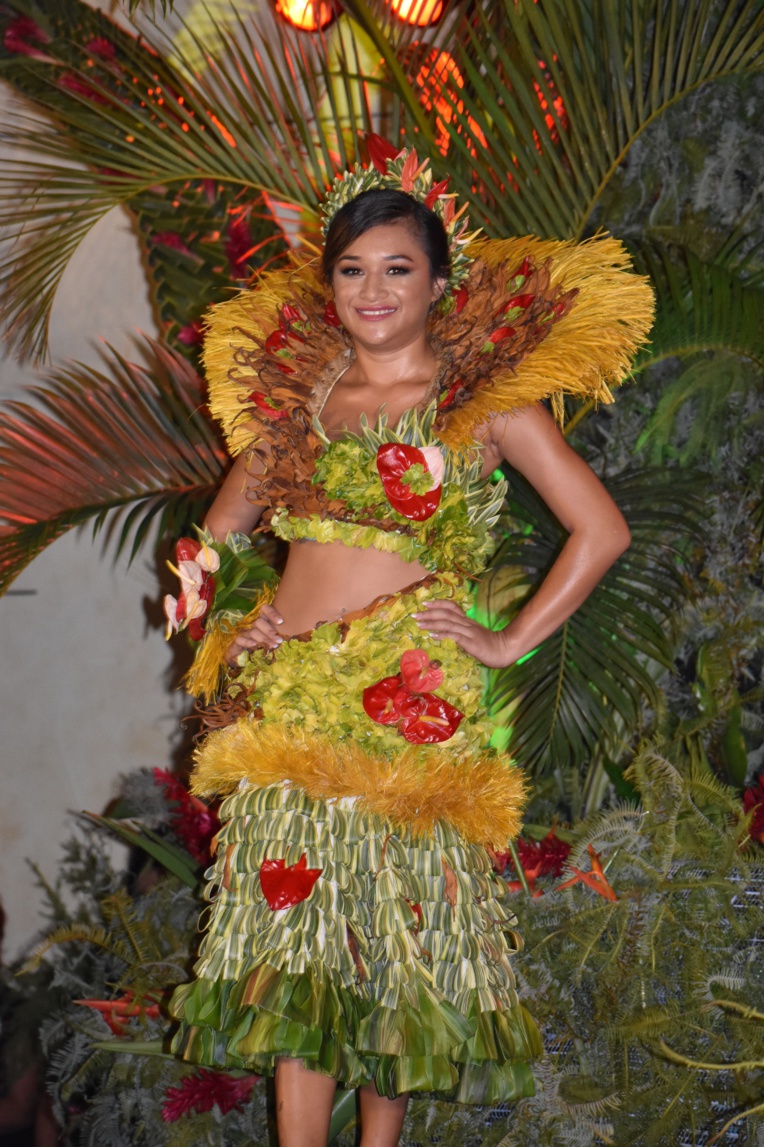 prix: costume traditionnel Rauhena TEIVA