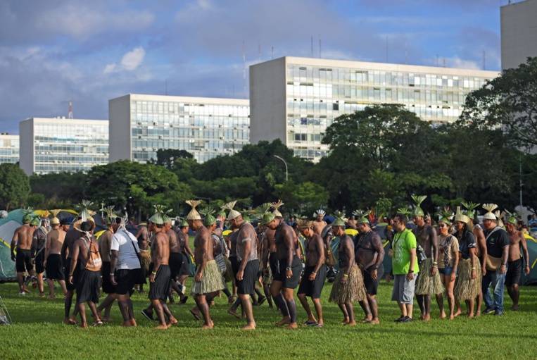 Brésil: plus de 2.000 indigènes convergent vers le centre de Brasilia